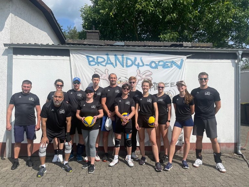 Volleyball-Mixedgruppe startet mit zwei Teams bei den „Brandy-Open“